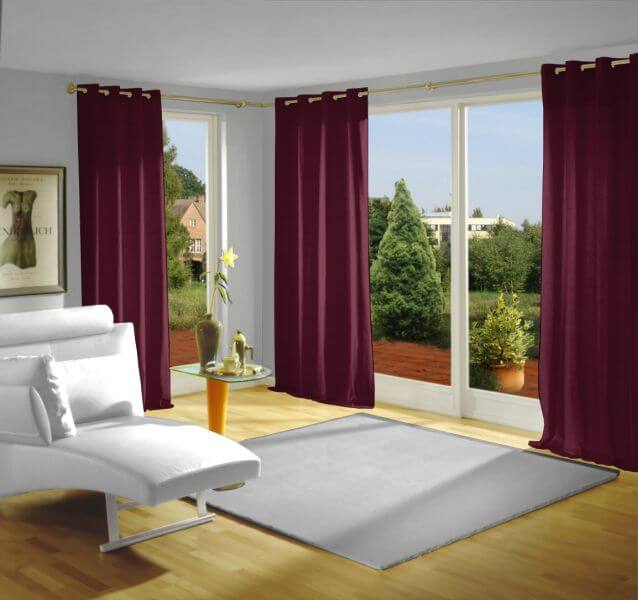 Bordeaux Ösenschal Wohnzimmer