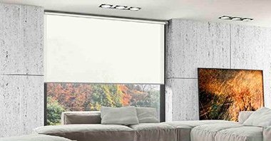 Blickdichtes Rollo im Wohnraum